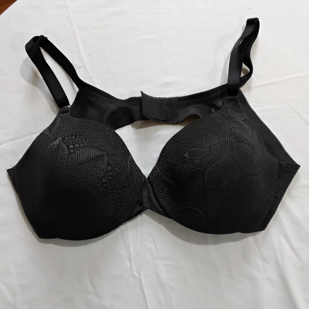 Bali Black Underwire Bra with Molded Cups